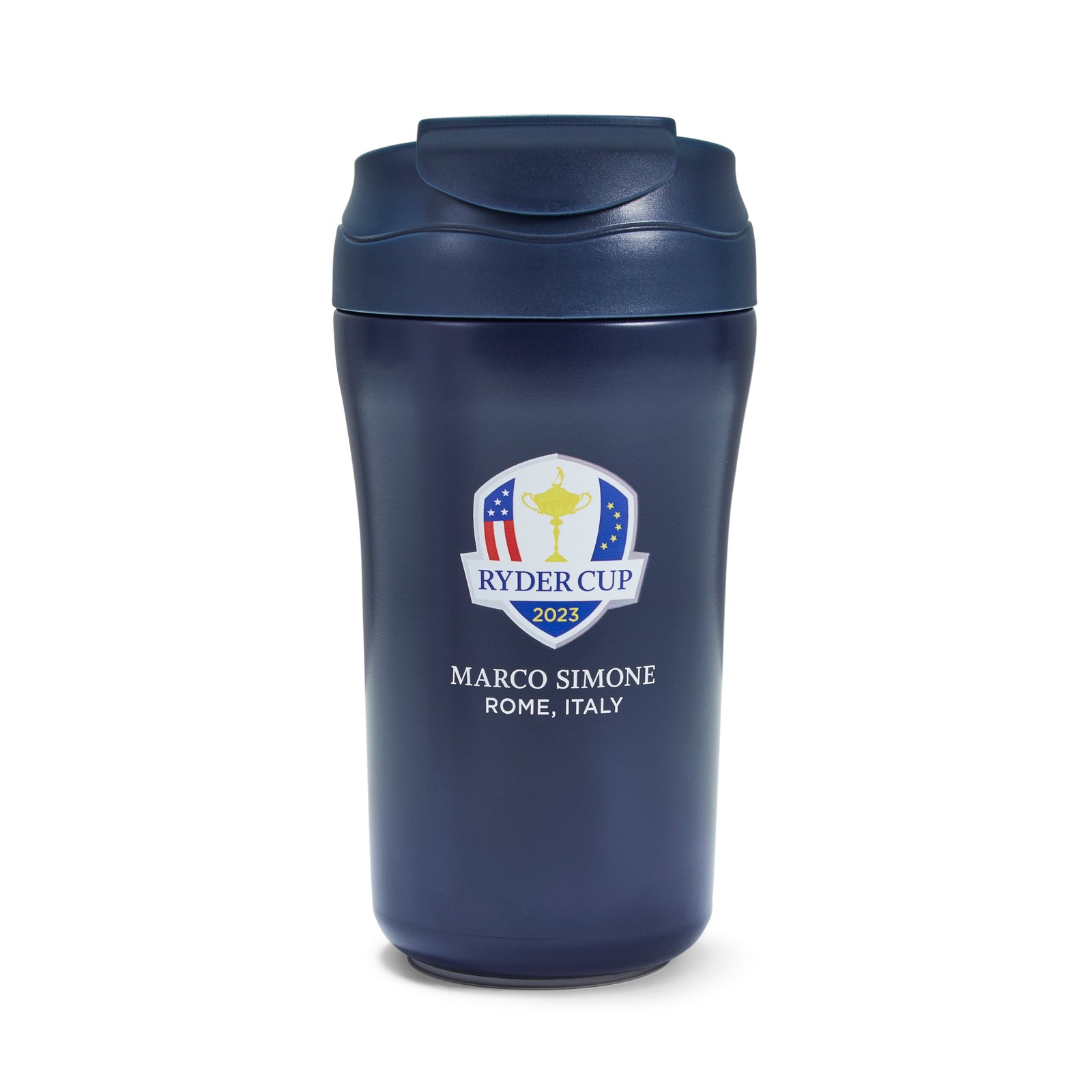 https://euroshop.rydercup.com/cdn/shop/products/2023RyderCupLogoTravelCup-Navy-Closed_e05758d8-e127-4842-9453-f7ace3ef85dc_1600x.jpg?v=1699292520